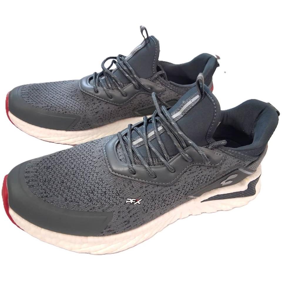 Charly PFX Runner – Tenis Running Hombre Gris Carbón/Blanco/Rojo Escarlata – Talla US 10.5