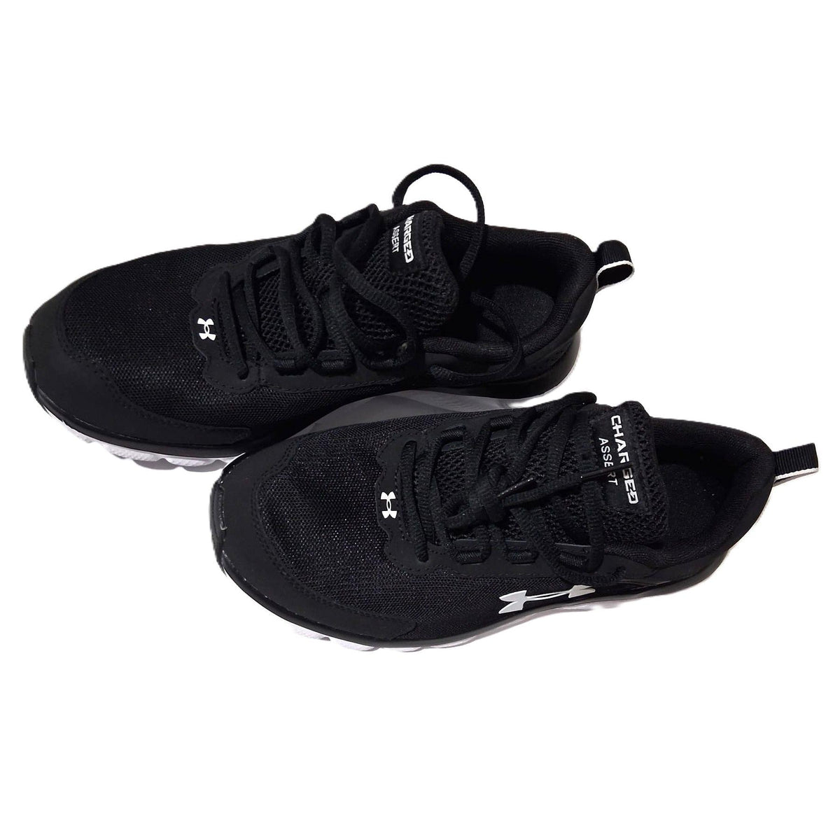 Under Armour Charged Assert 10 – Tenis Running Hombre Triple Negro/Blanco – Talla US 9