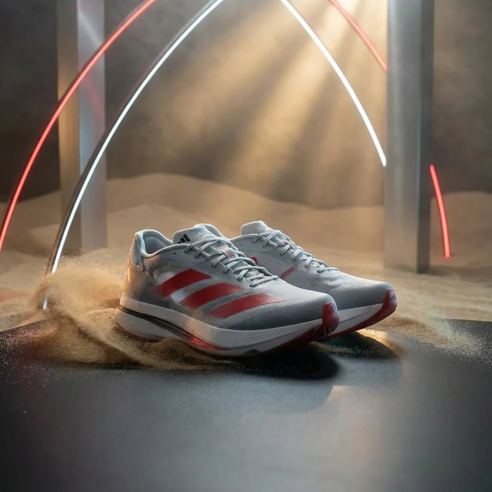 Adidas Adizero SL 2 – Vista trasera par gris logo R. Rutgers rojo en talón