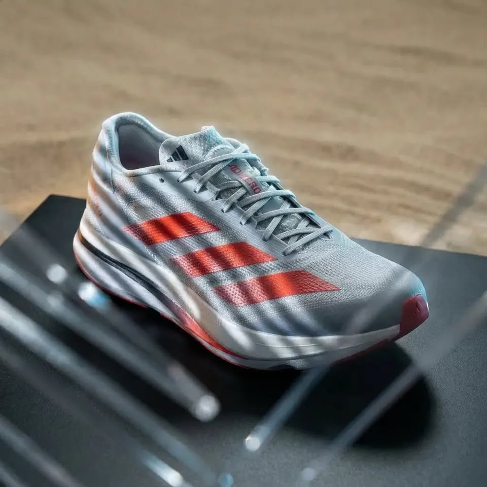 Adidas Adizero SL 2 – Vista 3/4 frontal par gris/rojo 3 Rayas escarlata
