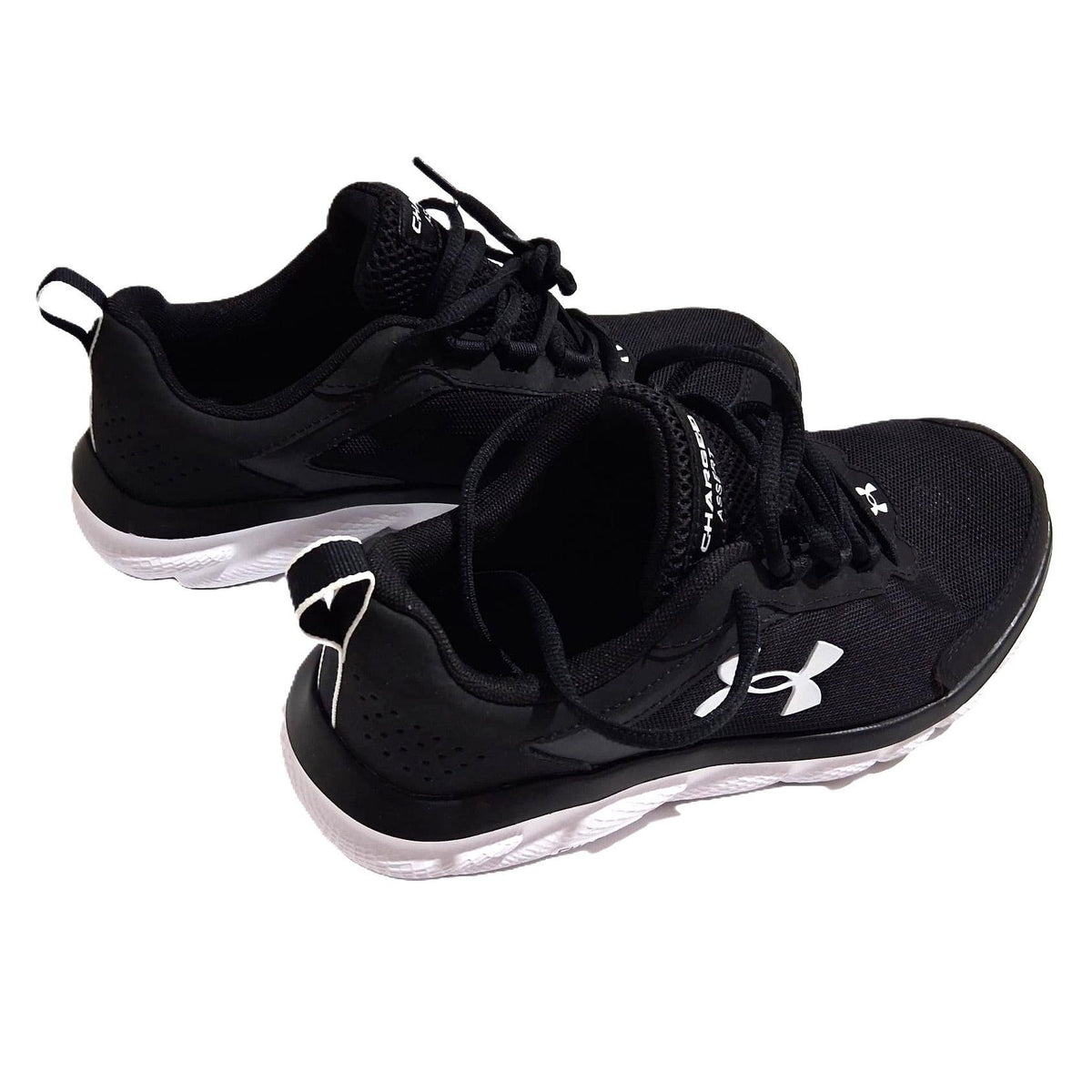 Under Armour Charged Assert 10 – Tenis Running Hombre Triple Negro/Blanco – Talla US 9