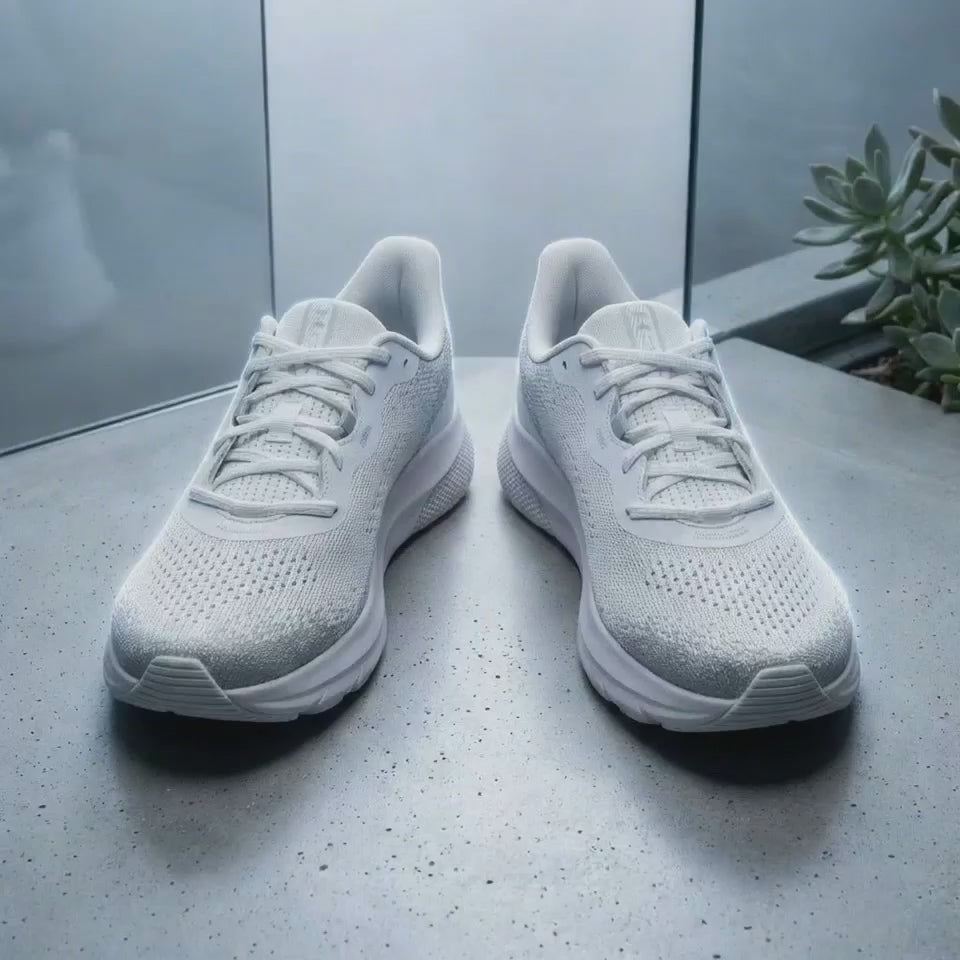 Under Armour HOVR Sonic 6 – Tenis Running Hombre Triple Blanco/Gris Plateado Talla 11.